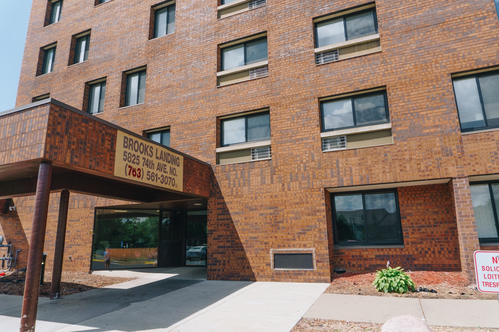 Brooks Landing Elegant Apartment Living